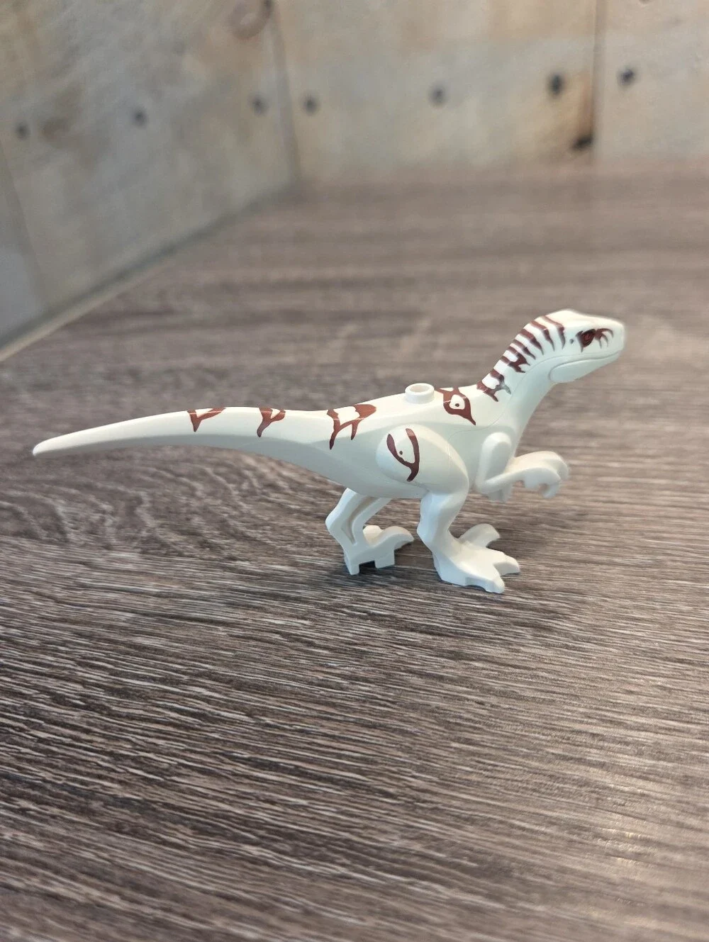 Lego Jurassic World Dinosaur ATROCIRAPTOR White w/Reddish Brown Marks, 76945
